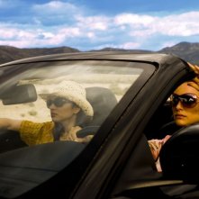 Natalie Portman e Norah Jones in una scena del film My Blueberry Nights