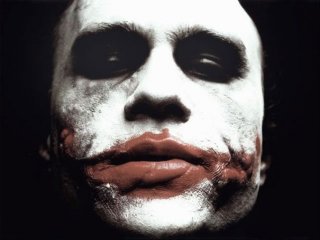 Heath Ledger è Joker in una scena del film Il cavaliere oscuro