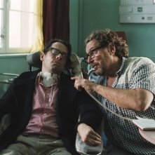 Mathieu Amalric e Julian Schnabel sul set del film Le scaphandre et le papillon