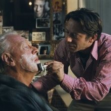 Mathieu Amalric e  Max von Sydow in una scena del film Le scaphandre et le papillon
