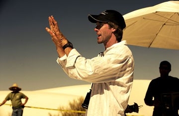 Michael Bay sul set del film Transformers