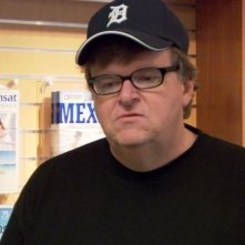 il documentarista Michael Moore in una scena di Sicko
