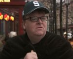 Michael Moore critica il movimento ambientalista nel suo nuovo film, per gli attivisti è 'pericoloso'