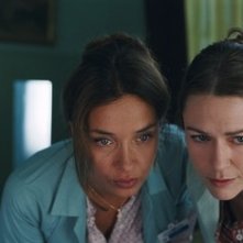 Olatz Lopez Garmendia e Marie-Joseé Croze in una scena del film Le scaphandre et le papillon