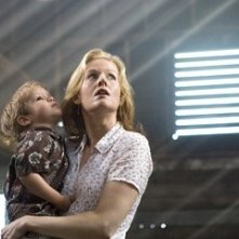 Penelope Ann MIller in una scena del film The Messengers