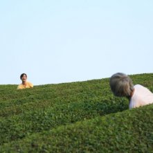 Una scena del film 'The Mourning Forest'