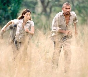 Brooke Langton e Dominic Purcell in una scena del film Paura primordiale