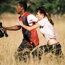 Brooke Langton e Orlando Jones in una scena del film Primeval