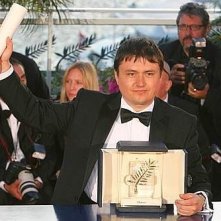 Cannes 2007, serata finale: Cristian Mungiu, Palma d'Oro per 4 Months, 3 Weeks And 2 Days