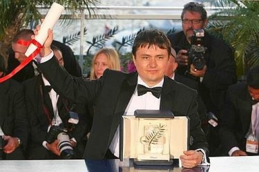 Cannes 2007, serata finale: Cristian Mungiu, Palma d'Oro per 4 Months, 3 Weeks And 2 Days