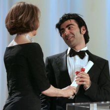 Cannes 2007, serata finale: Fatih Akin premiato da Charlotte Raampling per The Edge Of Heaven