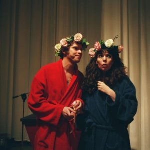 Una scena del film Confetti