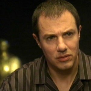 Giampiero Ingrassia in una scena del film Terapia Roosevelt