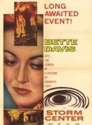 La locandina di Al centro dell'uragano