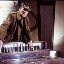 Una scena del film La canzone più triste del mondo