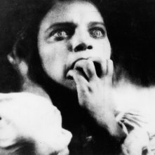 Una scena del film La terra