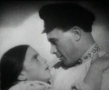 Una scena del film La terra