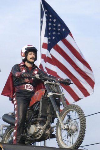 Andy Samberg in una scena di Hot Rod (2007)