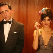Gad Elmaleh e Audrey Tautou in una scena del film Ti va di pagare?