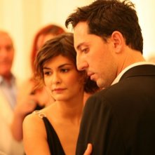 Gad Elmaleh e Audrey Tautou in una scena del film Ti va di pagare?