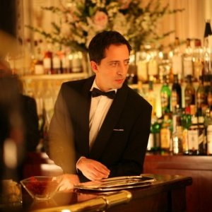 Gad Elmaleh in una scena del film Ti va di pagare?