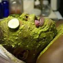 trattamento di bellezza 'in verde' per Monique Imes in una scena di Phat Girlz