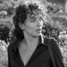 Valeria Golino in una immagine in bianco e nero del film Il sole nero