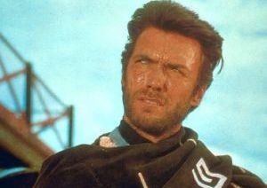 Clint Eastwood in una scena del film PER UN PUGNO DI DOLLARI