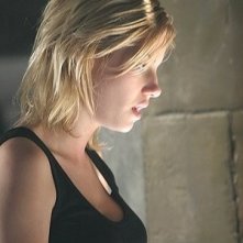 Elisha Cuthberth in una scena drammatica del film Captivity