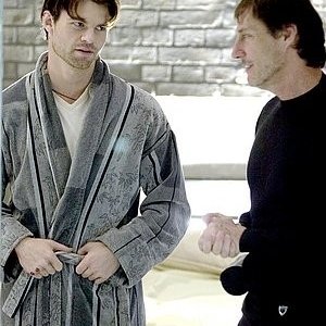 Roland Joffe e Daniel Gillies sul set del film Captivity