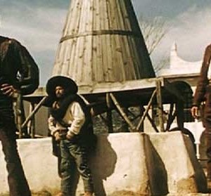 una scena del film PER UN PUGNO DI DOLLARI