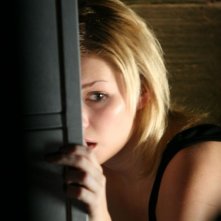 Elisha Cuthberth in una scena di Captivity