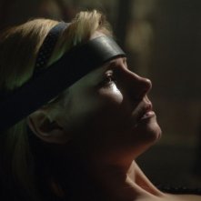 La Cuthberth in una scena del film Captivity