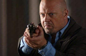 Michael Chiklis in una scena del film Rise: Blood Hunter