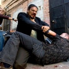 Efren Ramirez e Jason Statham in una scena del film Crank (2006)