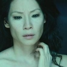 Una magnetica Lucy Liu in una scena del film La setta delle tenebre