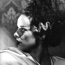 Elsa Lanchester nei panni leggendari de La moglie di Frankenstein