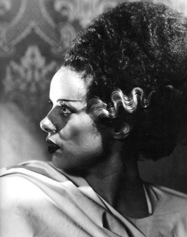 Elsa Lanchester nei panni leggendari de La moglie di Frankenstein