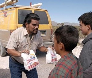 Luis Guzman in una scena del film Fast Food Nation