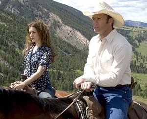 Tim McGraw e Alison Lohmanin una scena del film Flicka