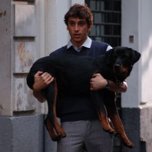 Corrado Fortuna in una scena della commedia Agente Matrimoniale