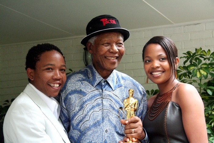 Nelson Mandela Con L Oscar Di Tsotsi 43034