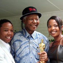 Nelson Mandela con l'Oscar di Tsotsi