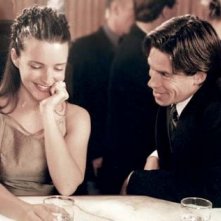 Kristin Davis in una scena di Sex and the City, episodio Sesso a tre