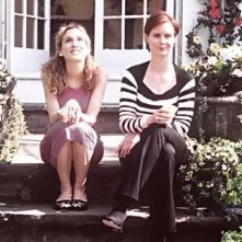 Sarah Jessica Parker e Cynthia Nixon in una scena di Sex and the City, episodio 'Loro' ti cambiano la vita