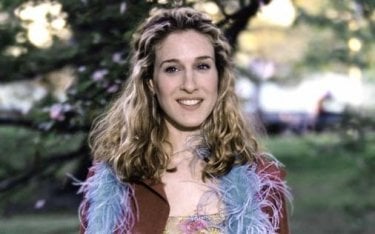 Sarah Jessica Parker è Carrie in una scena di Sex and the City, episodio Il giusto scambio