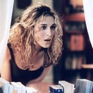 Sarah Jessica Parker in una scena di Sex and the City, episodio Mancanza di sesso