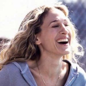 Sarah Jessica Parker in una scena di Sex and the City, episodio Singles & Sposati