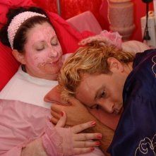 Il protagonista del thriller Feed con una delle sue vittime