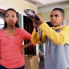 Aleisha Allen e Philip Bolden in una scena di Finalmente a casa